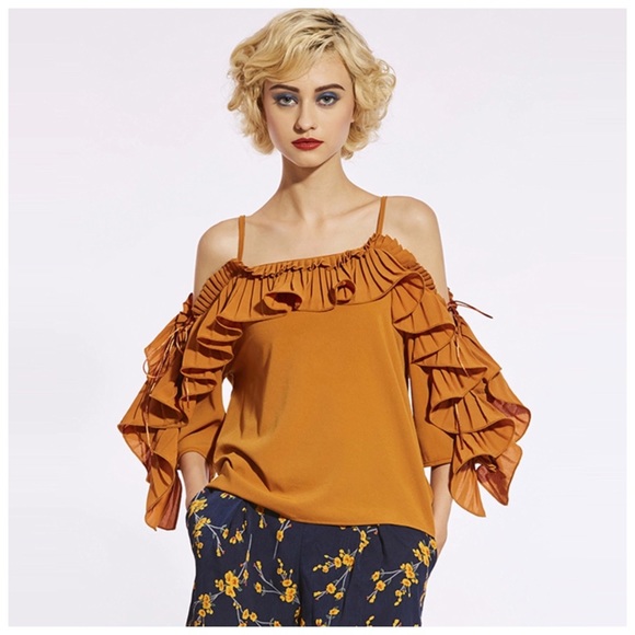 Tops - 🍂 Peach Orange Ruffle Off The Shoulder Top